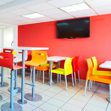 Premiere Classe Montreuil Montreuil  Dış mekan fotoğraf The interior of a typical McDonald's restaurant