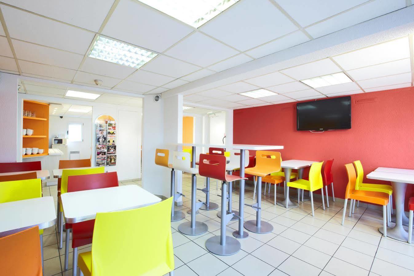 Premiere Classe Montreuil Montreuil  Dış mekan fotoğraf The interior of a typical Ibis budget hotel